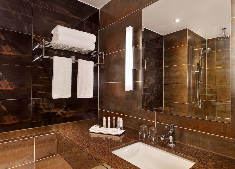 Premium Room, 1 King Bed (Deluxe) - Photo 3