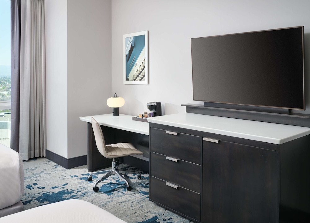 Room, 2 Queen Beds, Accessible (Mobility/Hearing, Roll In Shower) - Photo 1