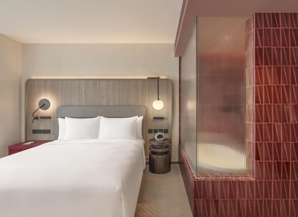 Premium Room, 1 King Bed photo 3