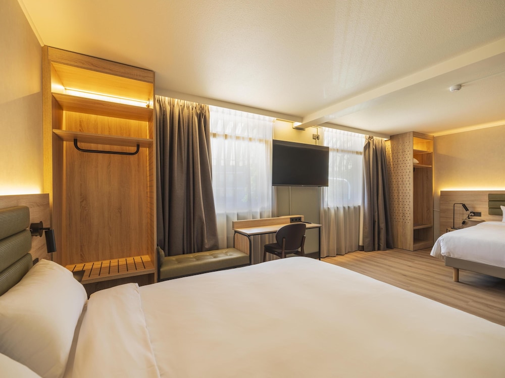 Standard Room, Multiple Beds - Photo 4