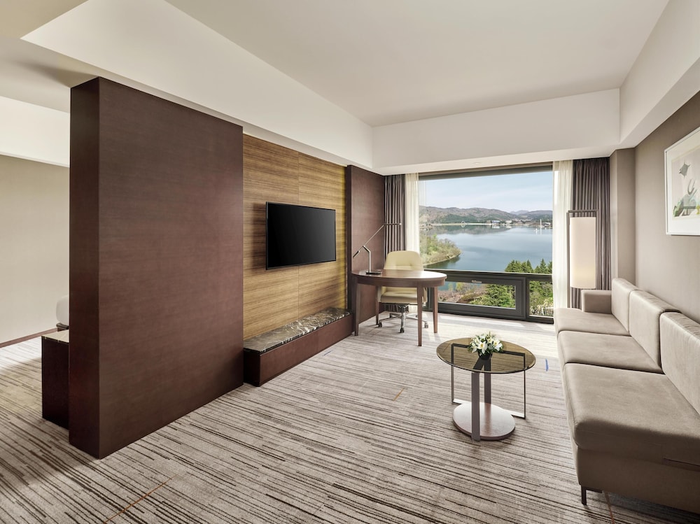 Deluxe Suite, 1 King Bed (Residential)