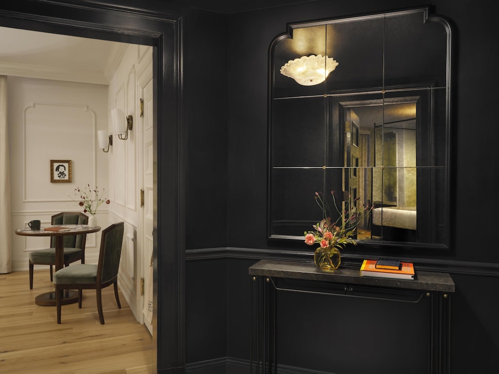 Luxury Suite, 1 Bedroom, City View, Corner - Photo 4