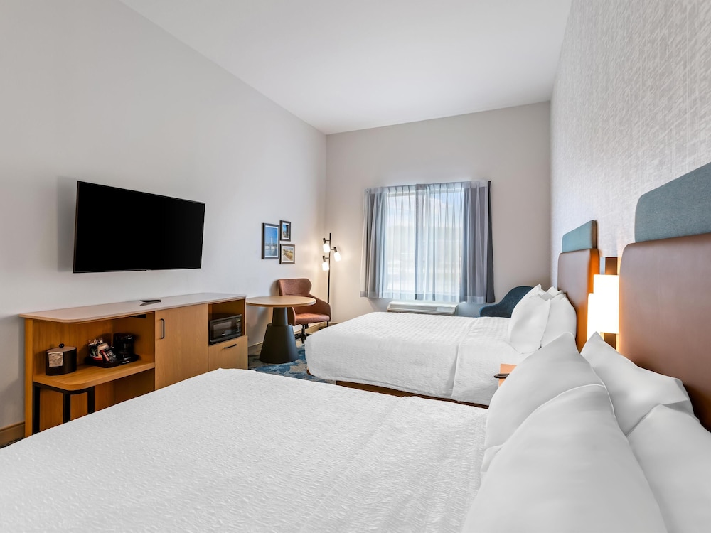 Room, 2 Queen Beds, Accessible (Mobility, Hearing, Roll-In Shower) - Photo 1