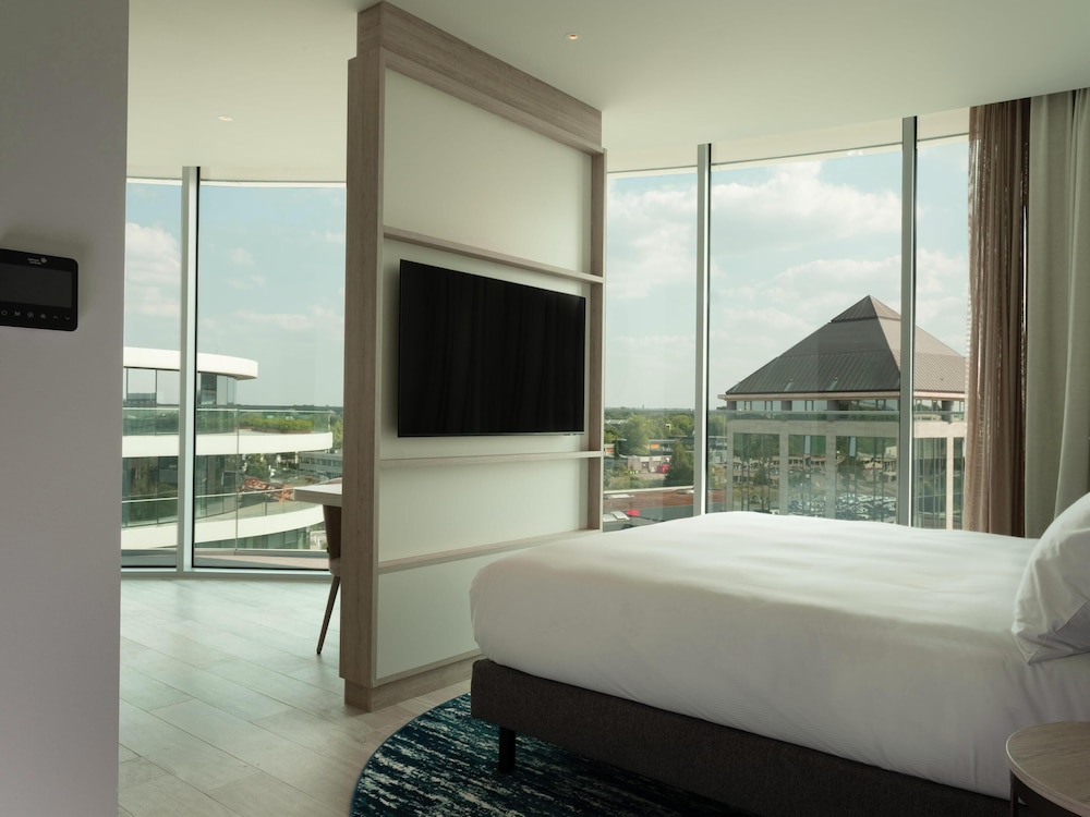 Junior Suite, 1 King Bed photo 3