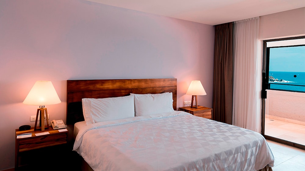 Suite, 1 King Bed photo 3