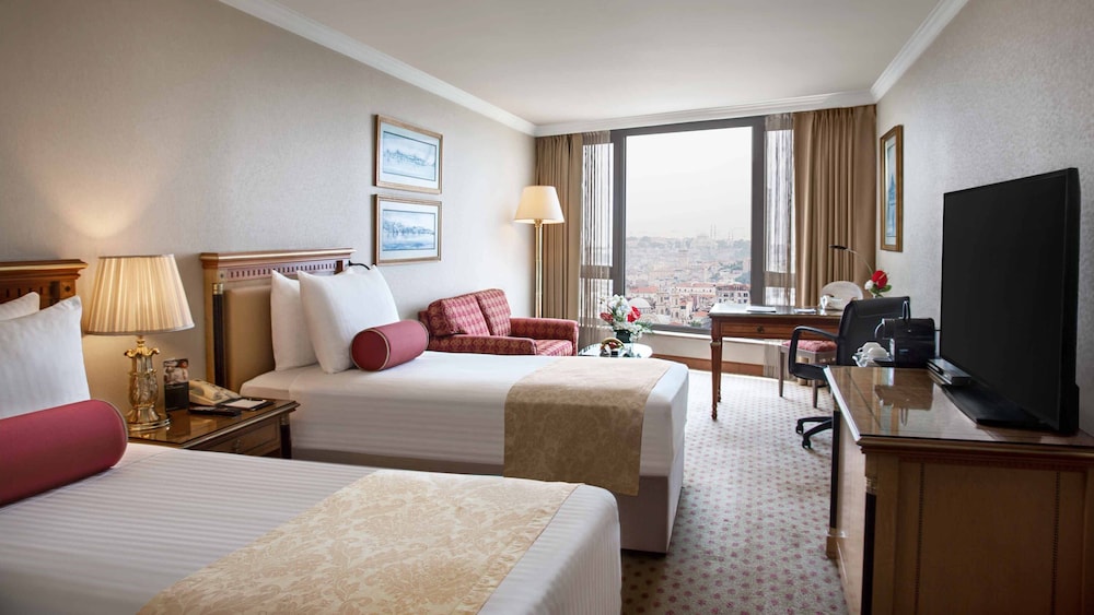 Classic Room, 2 Twin Beds, Smoking, Sea View thumbnail 5