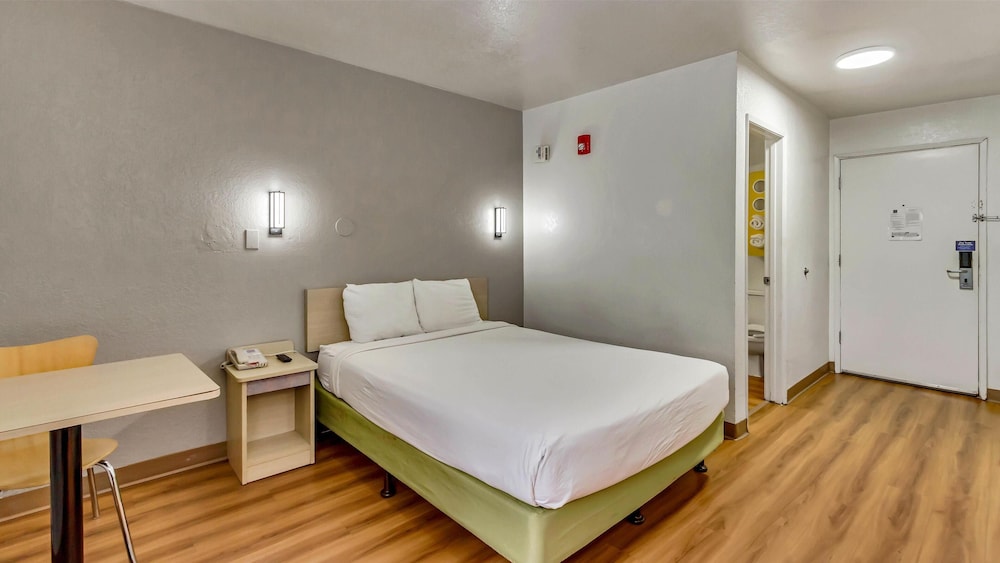 Standard Room, 1 Double Bed, Non Smoking photo 1