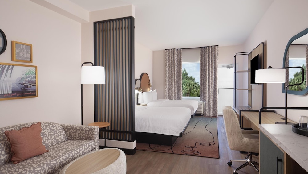 Room, 2 Queen Beds, Balcony - Photo 7
