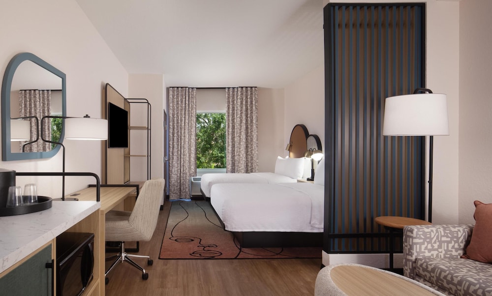 Room, 2 Queen Beds, Balcony - Photo 4