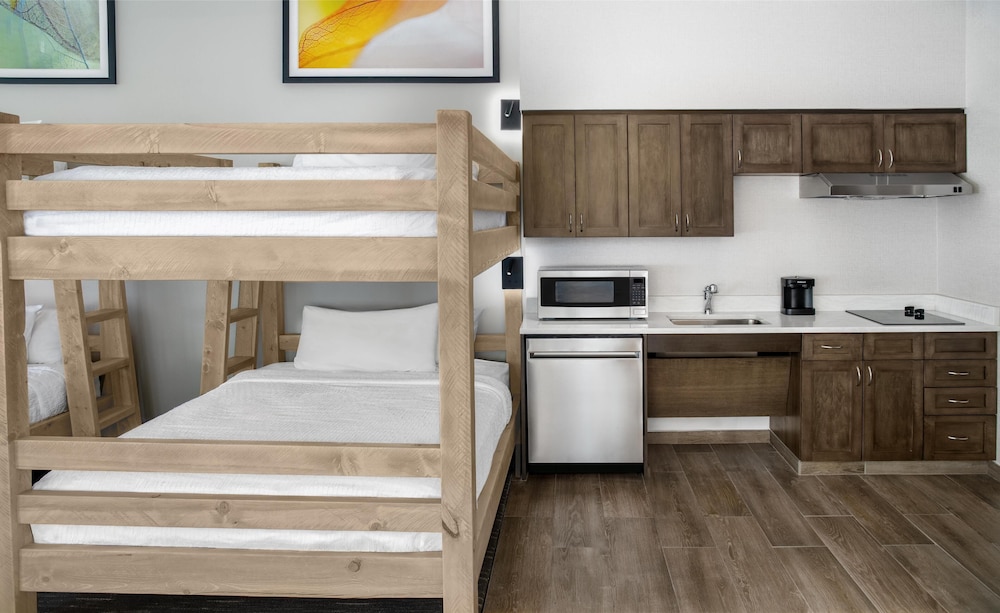 Suite, Multiple Beds, City View - Photo 4
