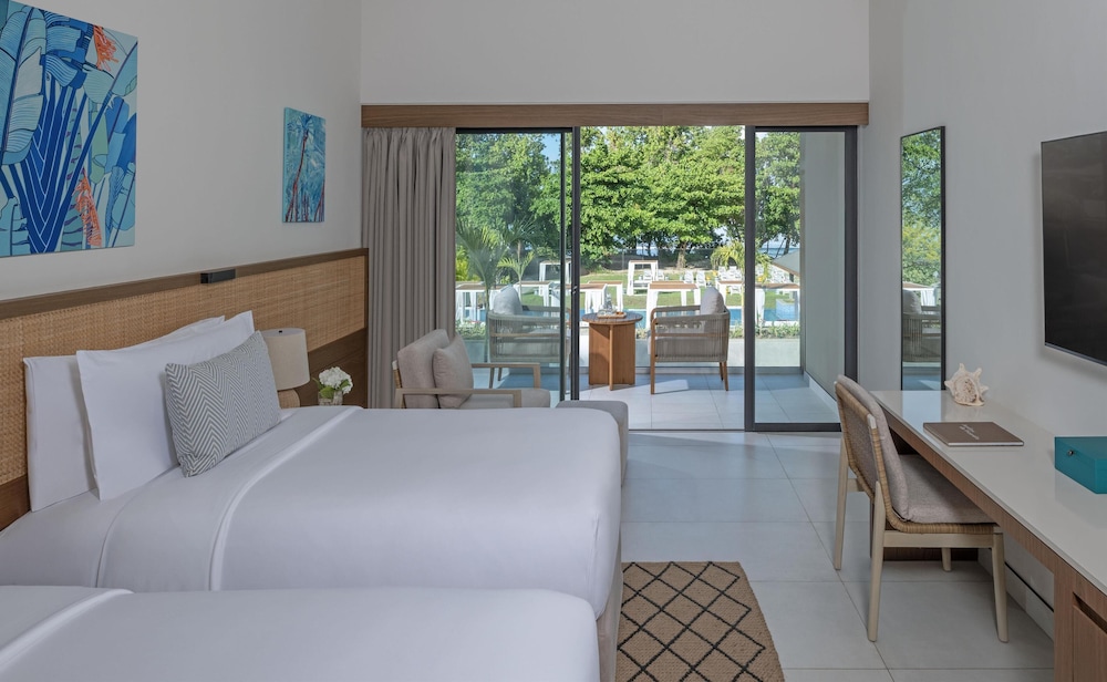 Premium Lagoon View Balcony Room - Photo 1