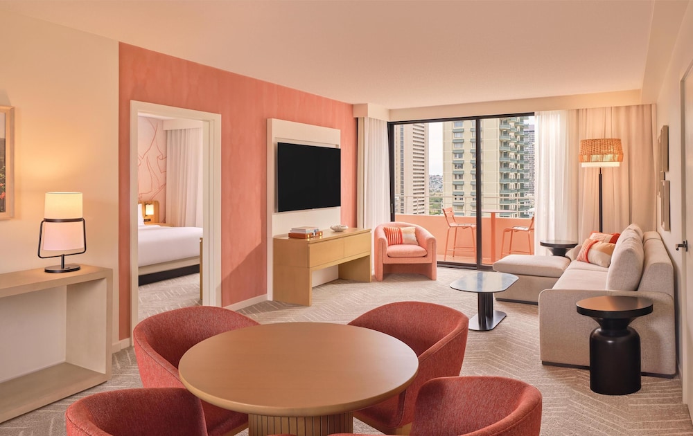 Suite, 1 Bedroom - Photo 2