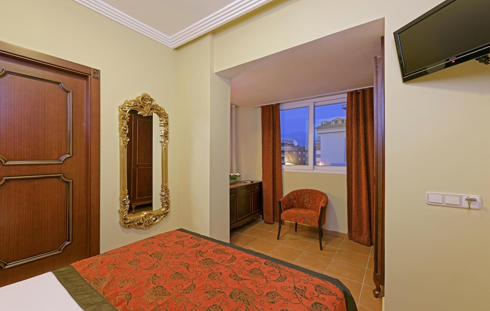 Economy Room