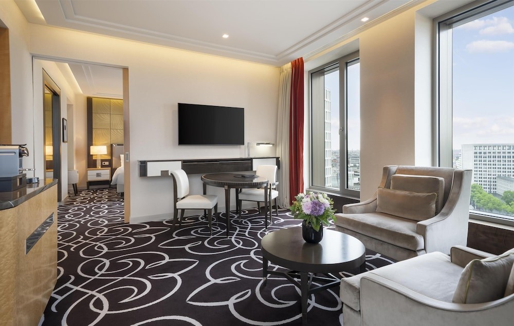 Suite, 2 Bedrooms, Corner