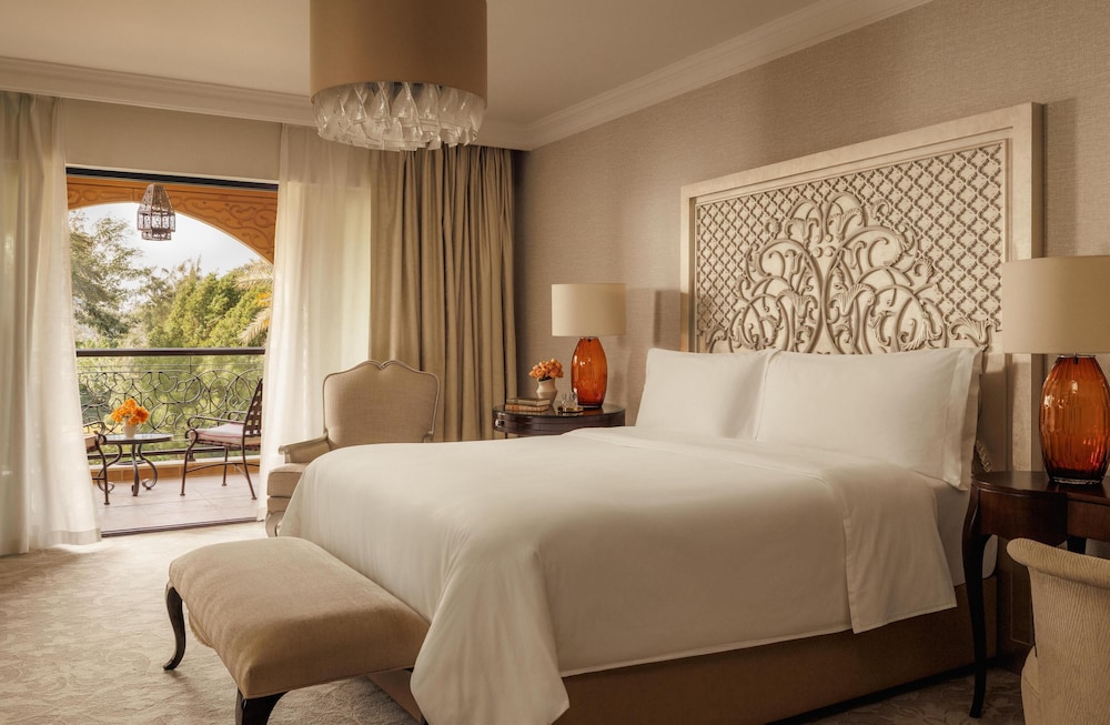 Arabian Court Two Bedroom Executive Suite - includes DRIFT Beach Club Access, Host Service - Photo 4