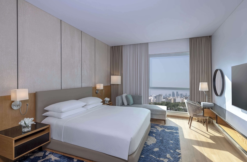 Room, 1 King Bed, City View - Photo 4
