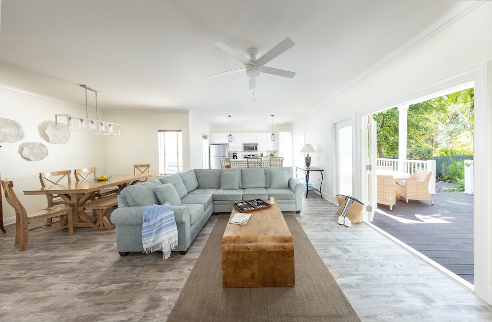 3 Bedroom Premium Home with Pool