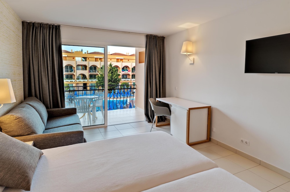 Double Room, Pool View (3 Adults)