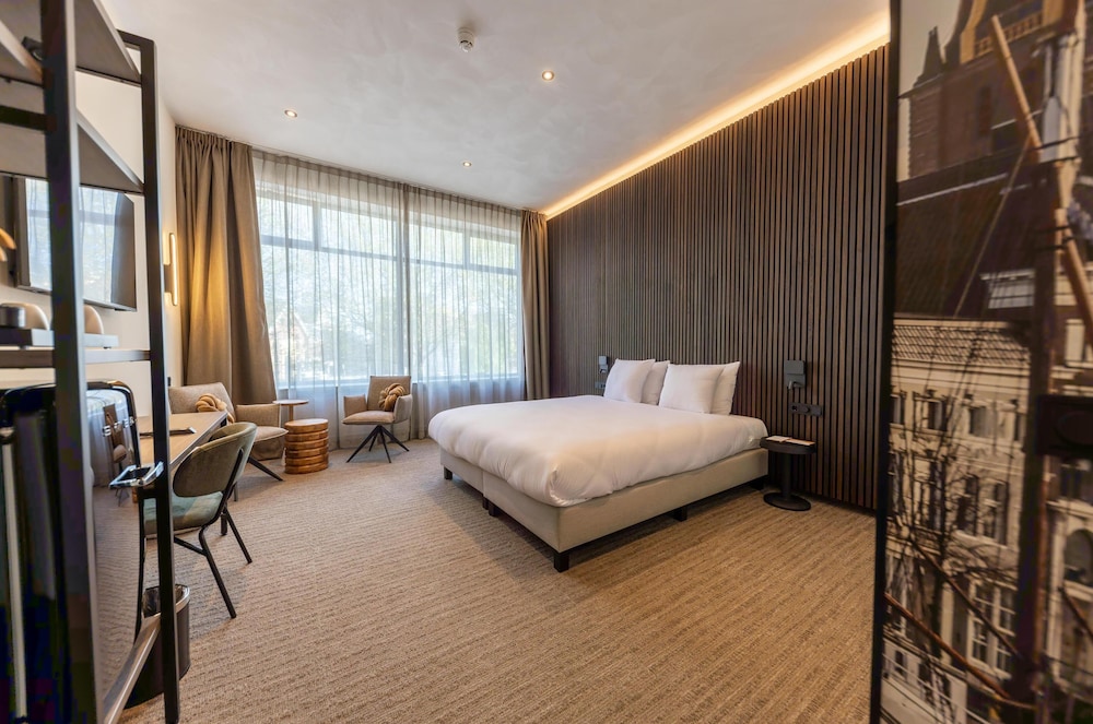Standard Room, 1 King Bed, Non Smoking - Photo 1