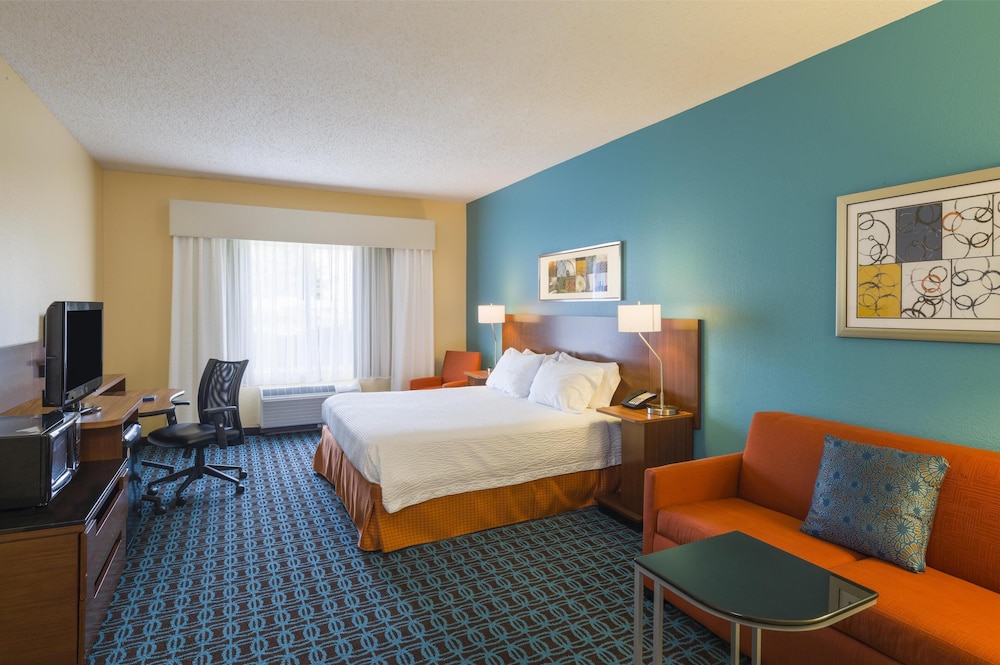 Standard Room, 1 King Bed, Accessible, Non Smoking - Photo 2