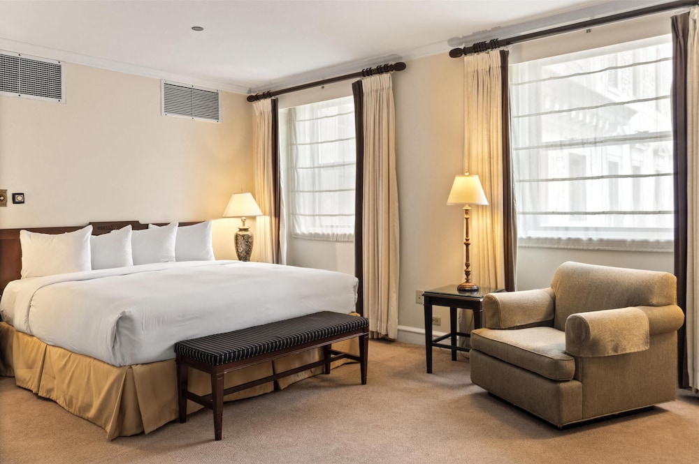 Room, Multiple Beds (The Drake Residence)