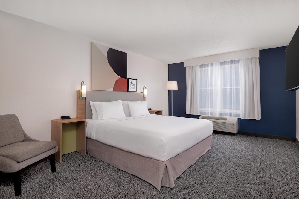 Suite, 1 King Bed, Accessible, Bathtub (Mobility & Hearing) photo 2