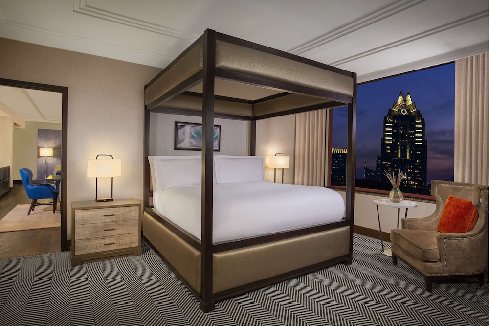 Presidential Suite, 1 King Bed, Accessible (3x3 Shower)