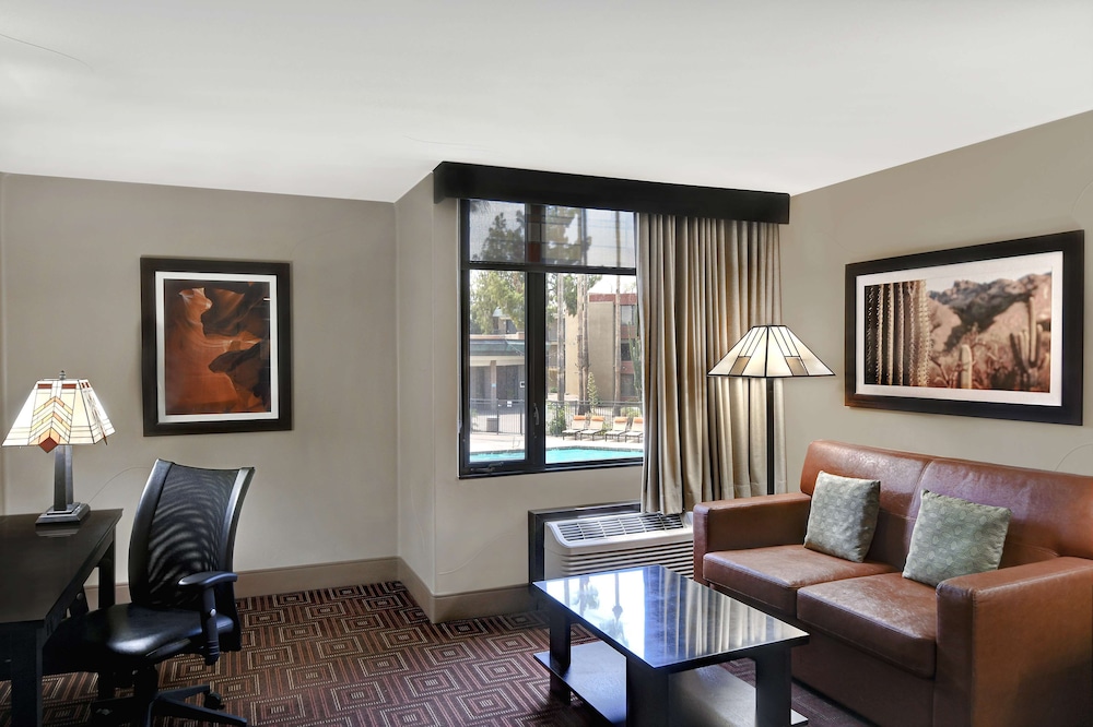 Suite, 1 King Bed, Non Smoking photo 3