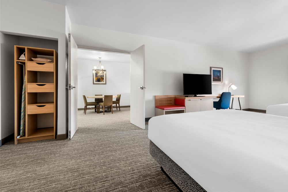 Suite, Accessible - Photo 2