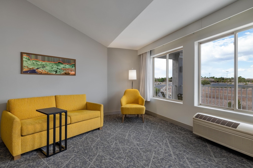 Suite, 1 Bedroom, Balcony - Photo 1