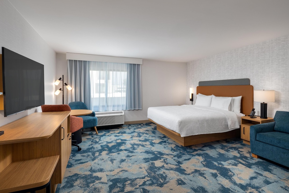 Studio, 1 King Bed, Accessible, Bathtub