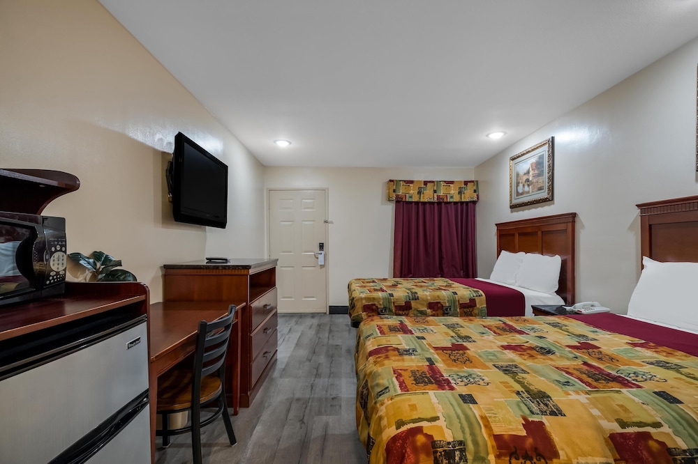 Room, 2 Double Beds, Non Smoking - Photo 4