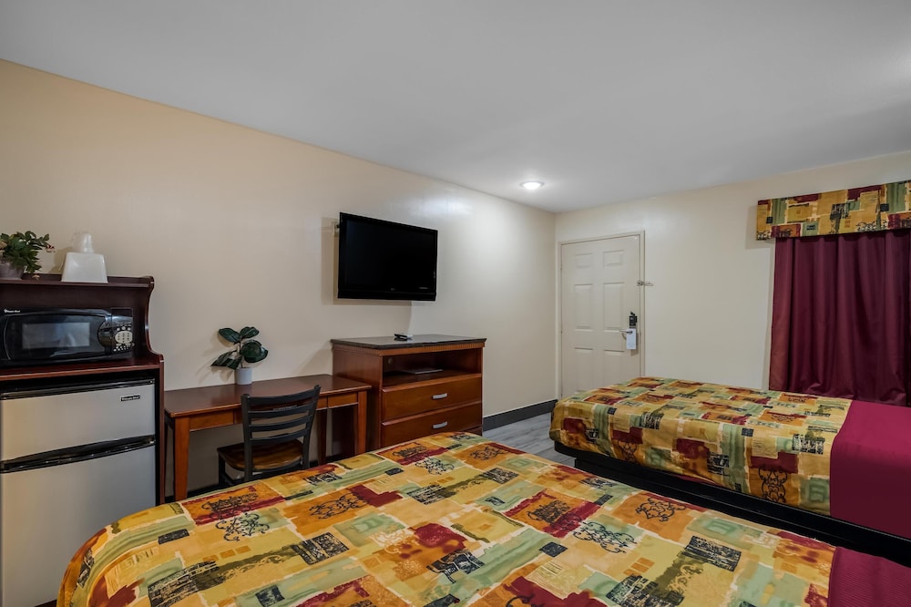 Room, 2 Double Beds, Non Smoking - Photo 3