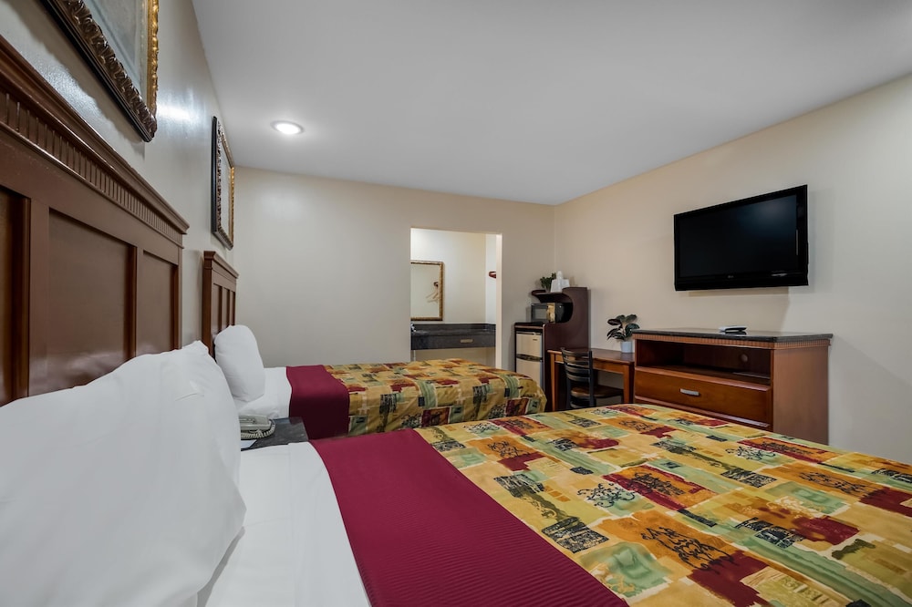 Room, 2 Double Beds, Non Smoking - Photo 2