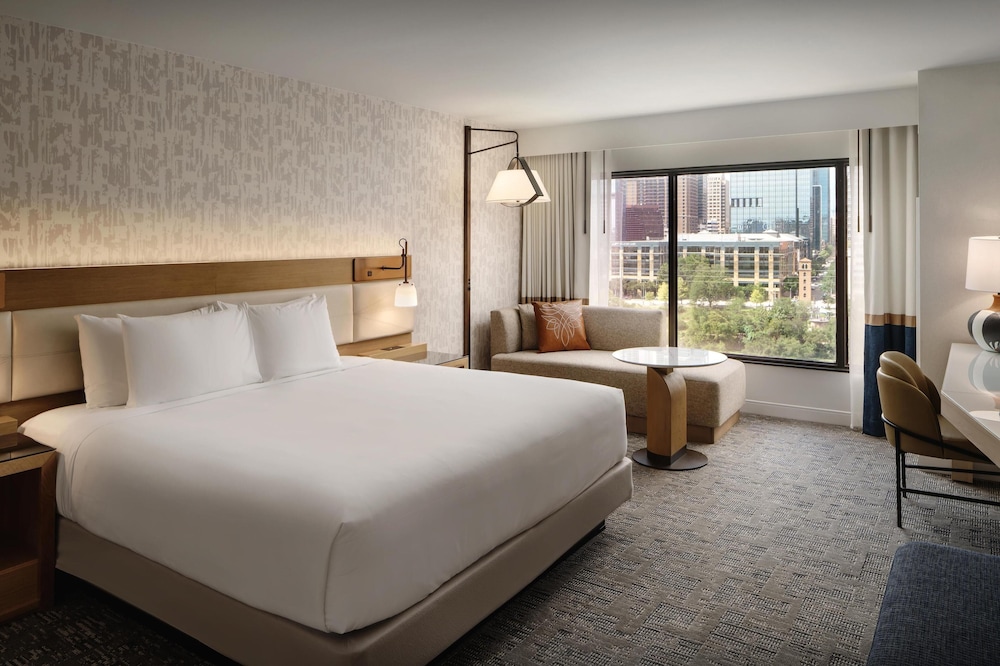 Lakefront Studio Suite with Patio, 1 King Bed