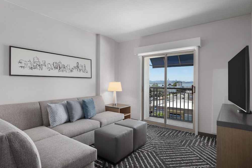 Suite, Bay View (Limited Kitchen) - Photo 4