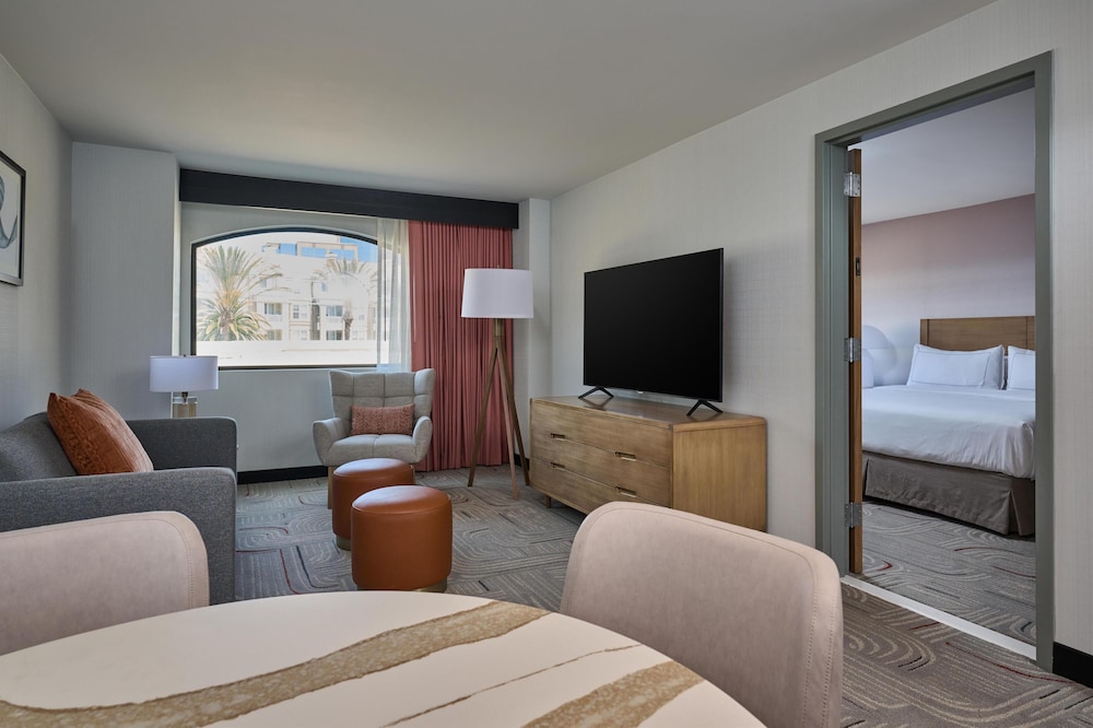 Junior Suite, 1 King Bed, Non Smoking - Photo 7