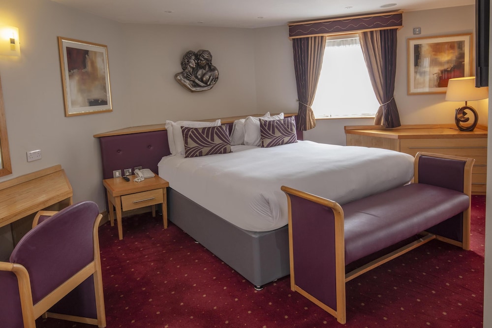 Executive Suite, 1 King Bed, Non Smoking, Jetted Tub - Photo 2