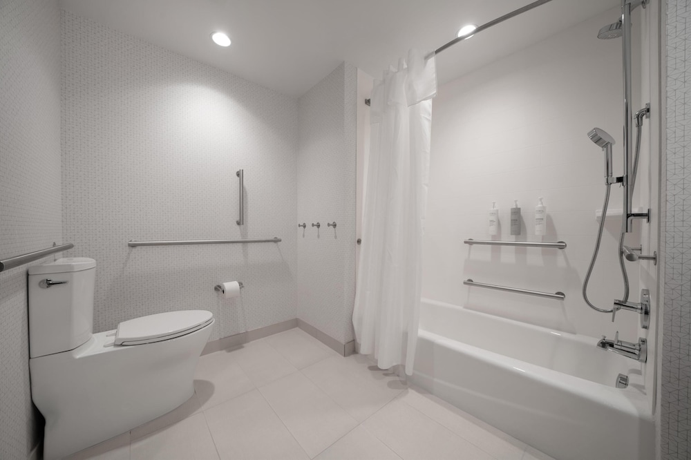 Studio Suite, 2 Queen Beds, Accessible, Bathtub photo 3