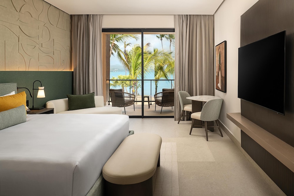 Room, 1 King Bed, Oceanfront - Photo 8