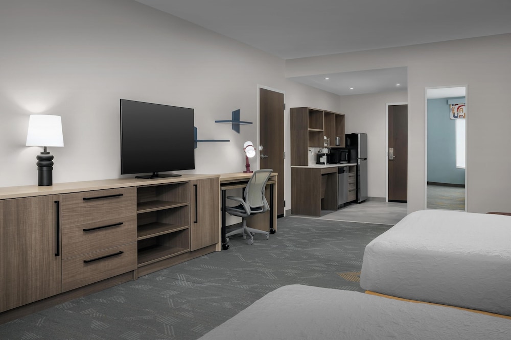 Studio, 2 Queen Beds, Accessible, Bathtub (Mobility & Hearing)
