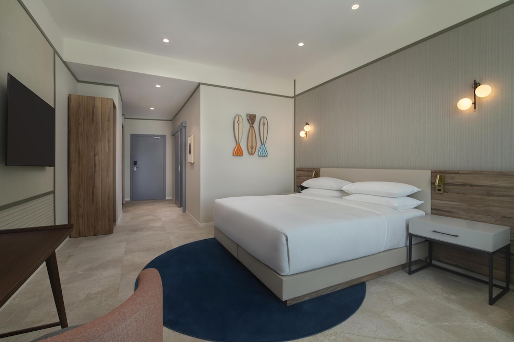 Deluxe Room, 1 King Bed, Accessible