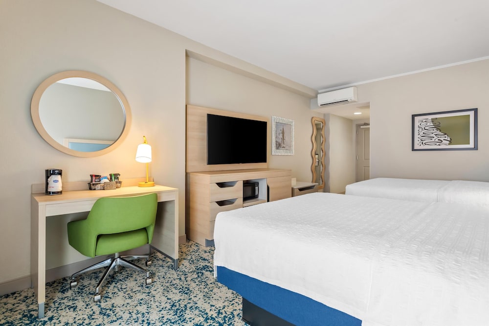 Room, 2 Queen Beds, Terrace - Photo 2