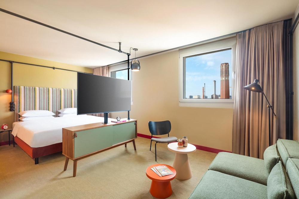 Premium Room, 1 King Bed - Photo 4