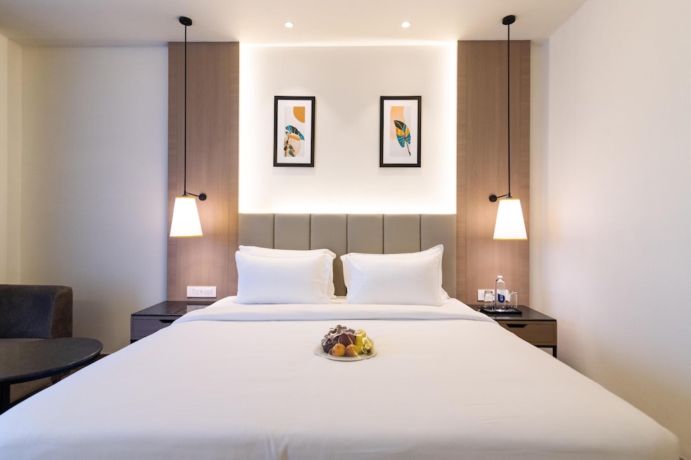 Deluxe Room, 1 King Bed, Non Smoking, City View