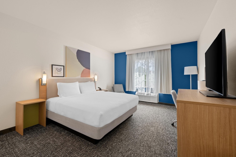 Room, 1 King Bed, Accessible (Hearing) - Photo 1