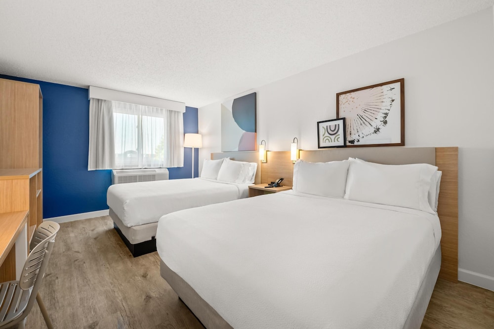 Room, 2 Queen Beds - Photo 2