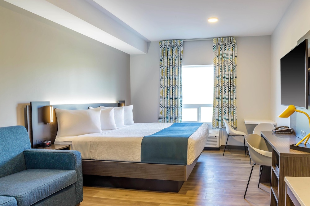 Standard Room, 1 King Bed, Non Smoking photo 3