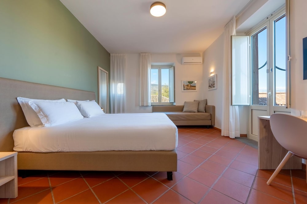 Club Room, Balcony (House)