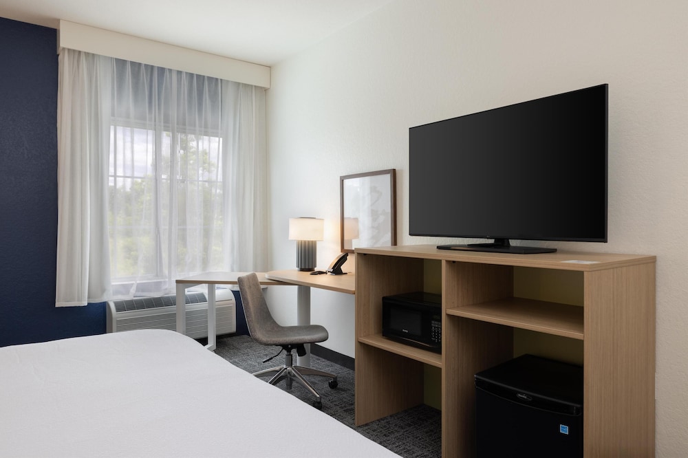 Room, 1 King Bed - Photo 2